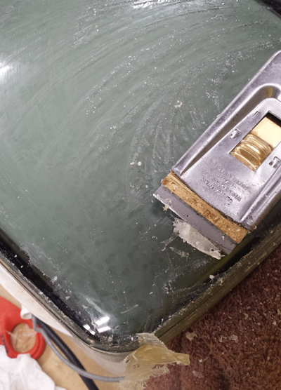 Monitor cataract glue removal